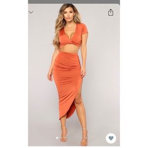 West coast queen skirt set